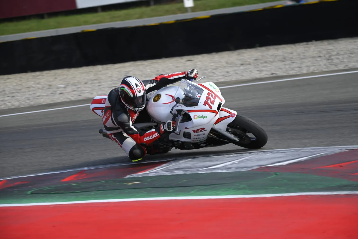 abf332ed-aec6-40e8-aea0-781977068f3e_11zon