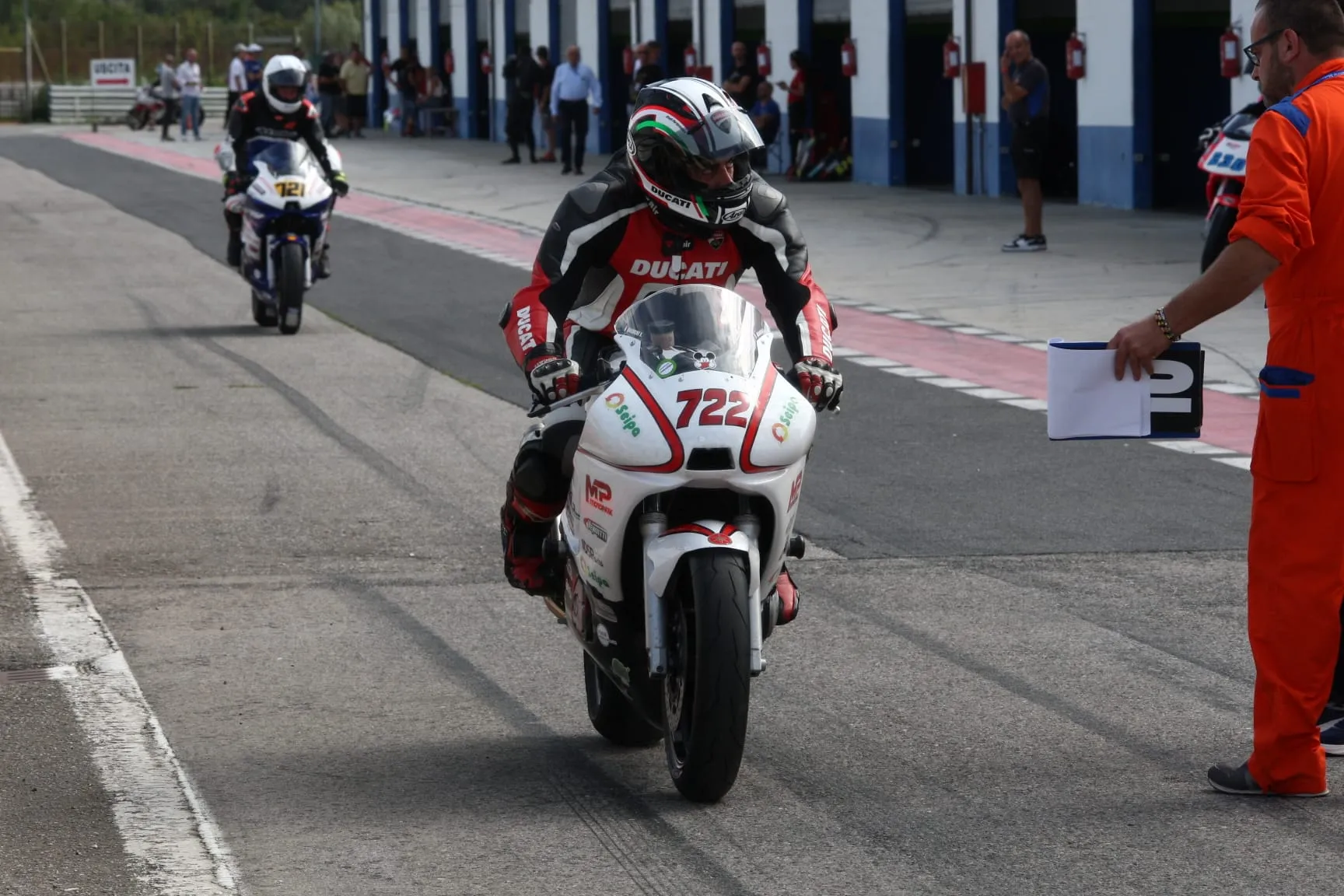 b8daa2f0-6579-4767-8d85-40630c91f43d_11zon