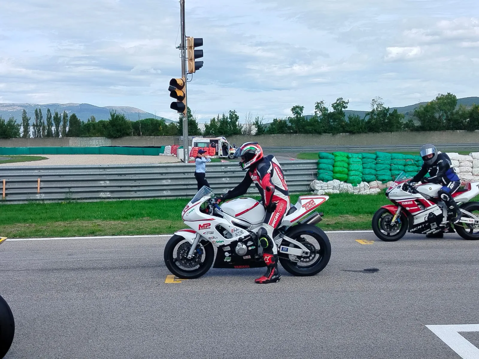 eb925a90-1aa6-426c-b6ea-bc7978ef49f6_11zon