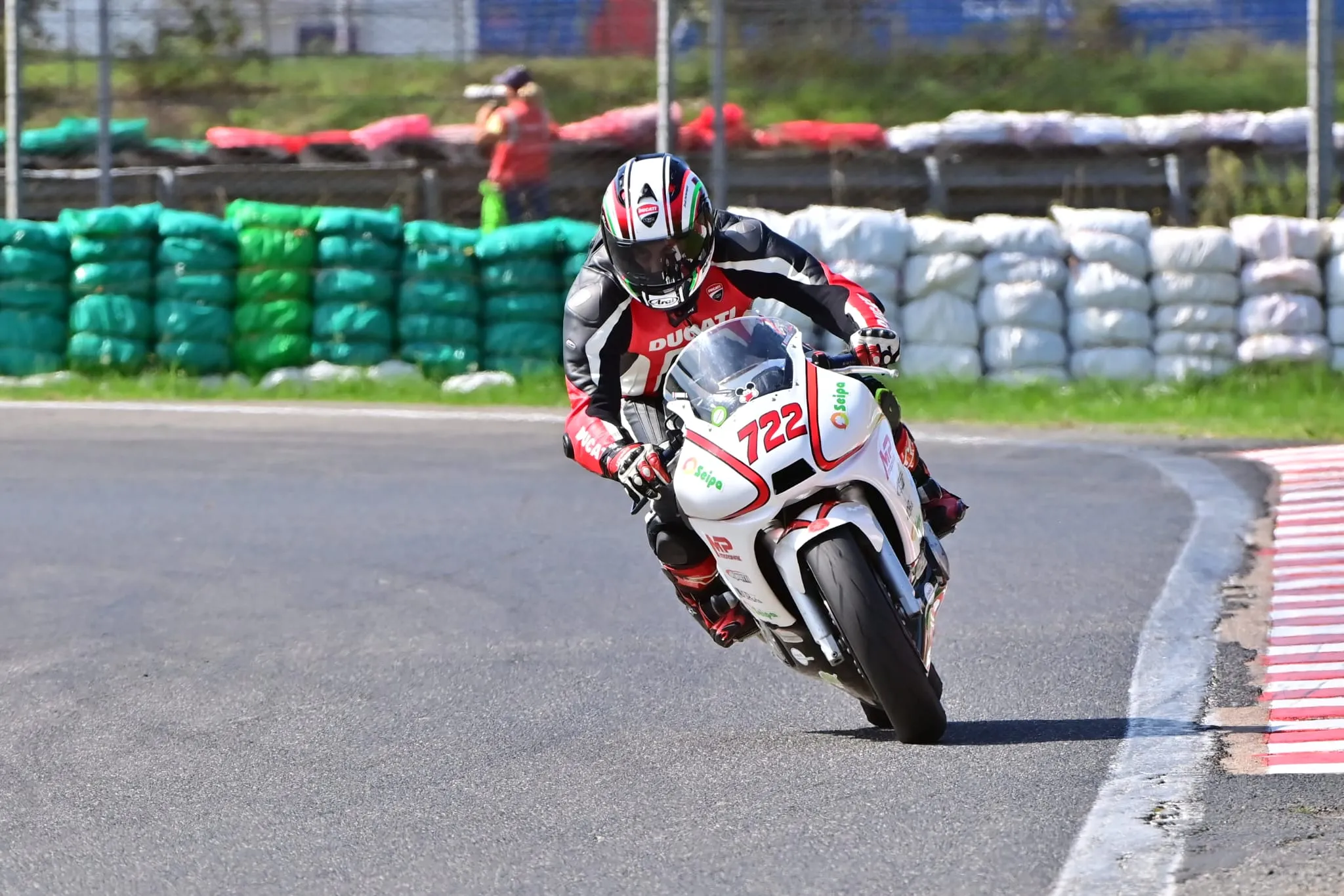 f0e61824-1b17-413b-97a3-034d7591fd1f_11zon